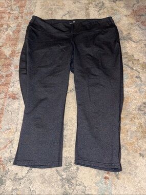 GAPFit Active Gray Capri Leggings